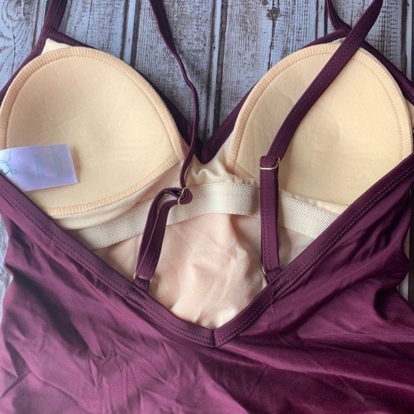 Women’s One Piece Color Block Swimsuit - Picture 5 of 11